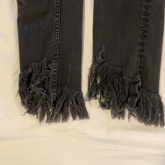 Low rise Zara black jeans with frayed bottoms - Picture 4 of 4